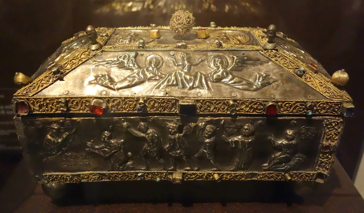 Otkrivanje relikvija i čuda, 415.